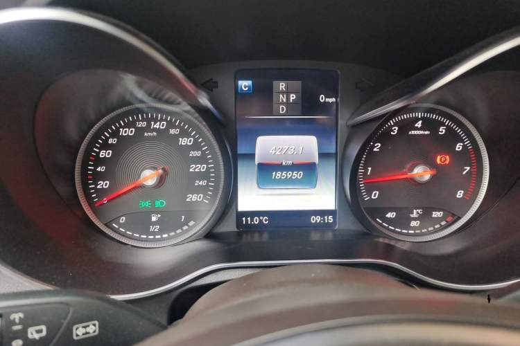 Used Mercedes-Benz GLC 2018 Facelift GLC 260 4MATIC Luxury Edition Odometer Close Up