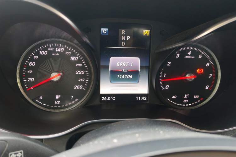 Used Mercedes-Benz GLC 2018 Facelift GLC 200 4MATIC Odometer Close Up