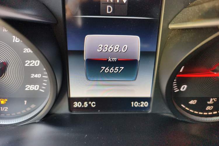 Used Mercedes-Benz GLC 2018 GLC 260 4MATIC Dynamic Edition Odometer Close Up