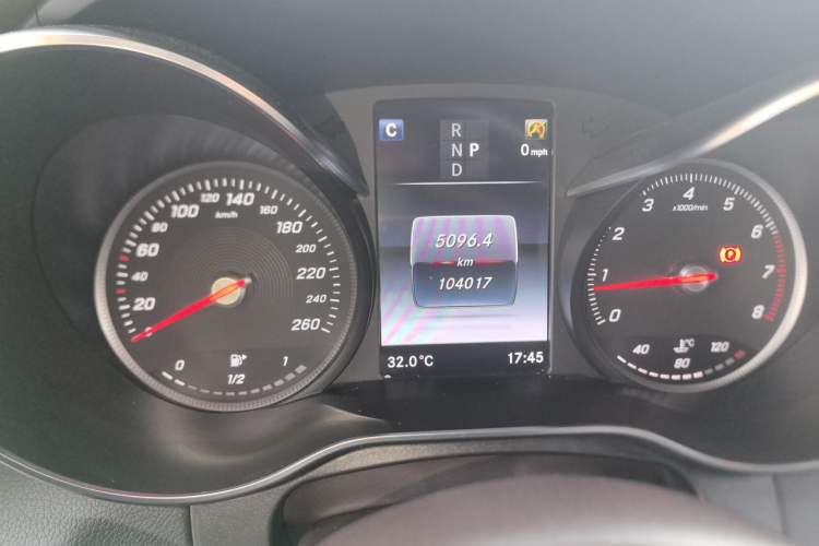 Used Mercedes-Benz GLC 2018 Facelift GLC 200 4MATIC Odometer Close Up