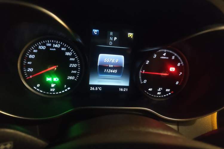 Used Mercedes-Benz GLC 2018 GLC 300 4MATIC Sport Edition Odometer Close Up