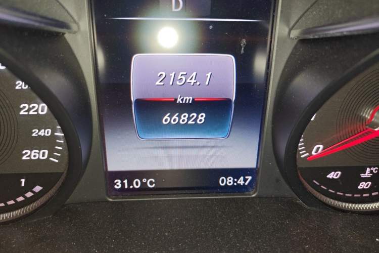 Used Mercedes-Benz GLC 2018 Facelift GLC 260 4MATIC Luxury Edition Odometer Close Up
