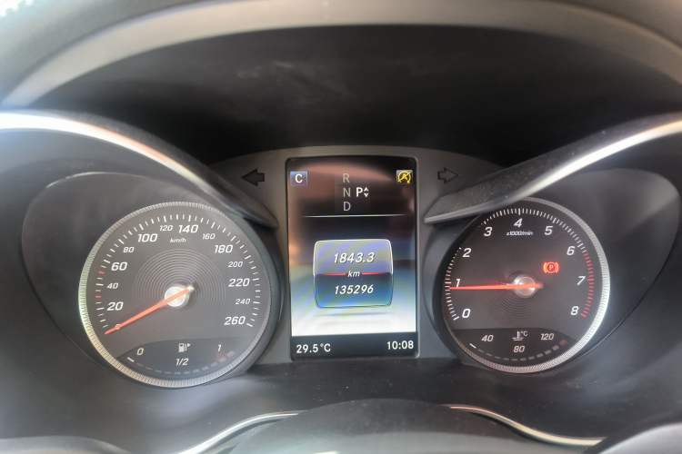 Used Mercedes-Benz GLC 2018 GLC 260 4MATIC Dynamic Edition Odometer Close Up