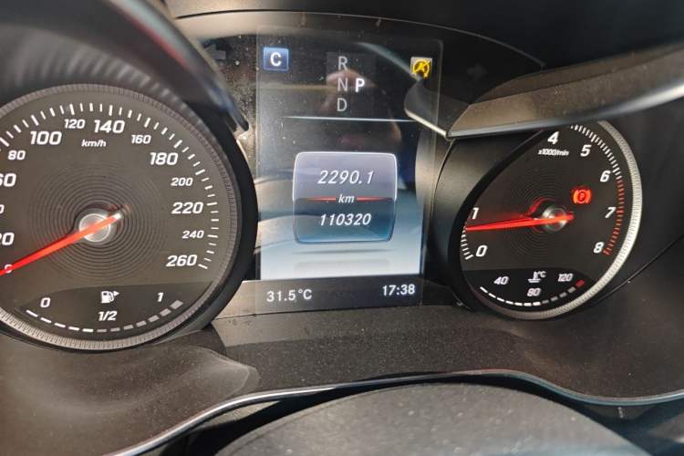 Used Mercedes-Benz GLC 2018 Facelift GLC 260 4MATIC Luxury Edition Odometer Close Up
