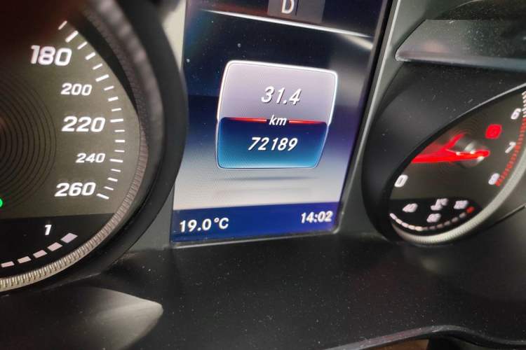 Used Mercedes-Benz GLC 2018 Facelifted GLC 260 4MATIC Dynamic Edition Odometer Close Up