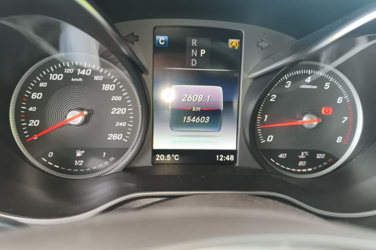 Used Mercedes-Benz GLC 2018 Facelift GLC 260 4MATIC Luxury Edition Odometer Close Up