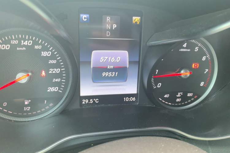 Used Mercedes-Benz GLC 2018 Facelift GLC 260 4MATIC Luxury Edition Odometer Close Up