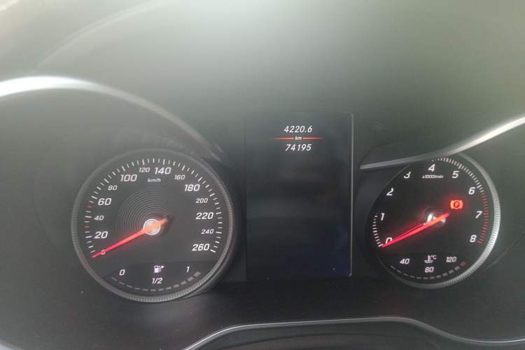 Used Mercedes-Benz GLC 2018 Facelifted GLC 260 4MATIC Dynamic Edition Odometer Close Up