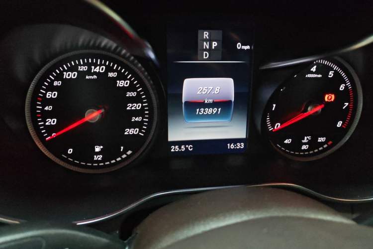 Used Mercedes-Benz GLC 2018 GLC 260 4MATIC Dynamic Edition Odometer Close Up