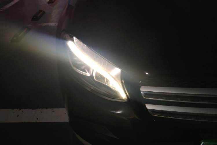 Used Mercedes-Benz GLC 2018 GLC 260 4MATIC Luxury Model Right Front Headlight