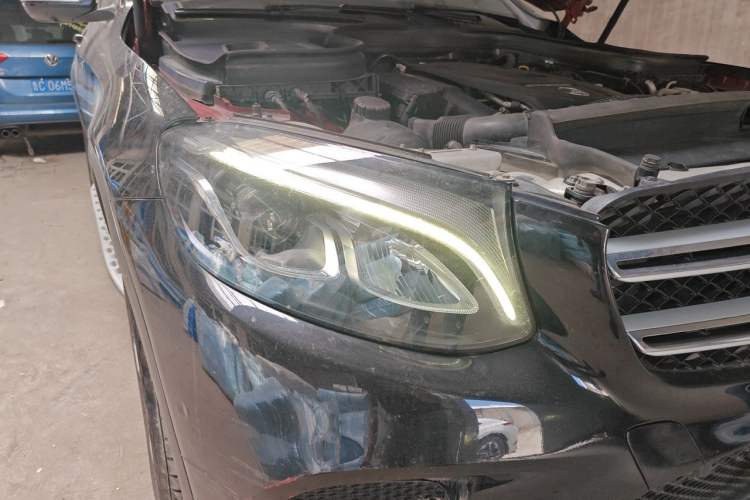 Used Mercedes-Benz GLC 2018 GLC 260 4MATIC Luxury Model Right Front Headlight