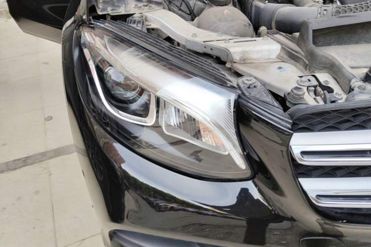 Used Mercedes-Benz GLC 2018 Facelift GLC 260 4MATIC Luxury Edition Right Front Headlight