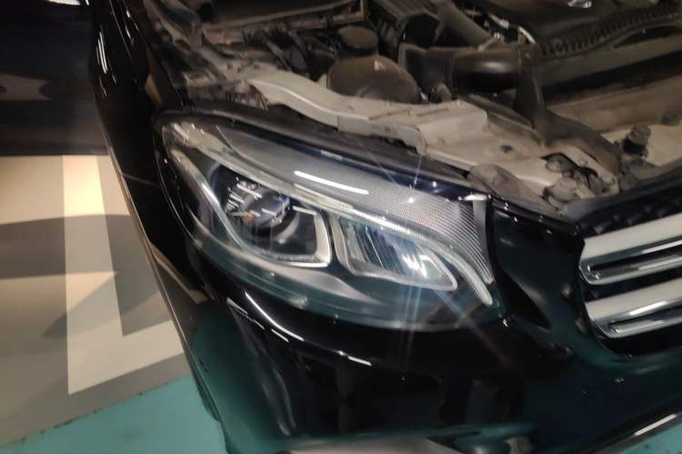 Used Mercedes-Benz GLC 2018 GLC 260 4MATIC Luxury Model Right Front Headlight