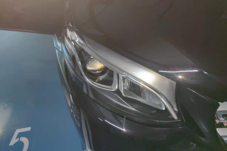 Used Mercedes-Benz GLC 2018 Facelift GLC 260 4MATIC Luxury Edition Right Front Headlight