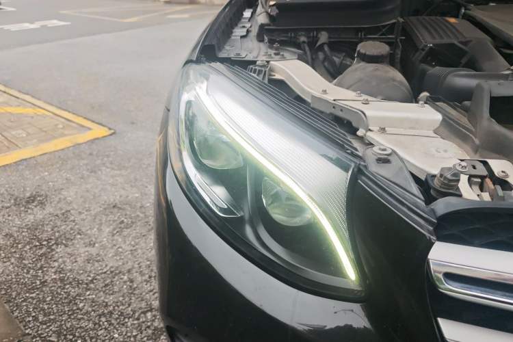 Used Mercedes-Benz GLC 2018 Refreshed GLC 300 4MATIC Dynamic Edition Right Front Headlight