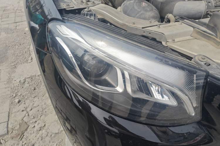 Used Mercedes-Benz GLC 2018 GLC 260 4MATIC Luxury Model Right Front Headlight