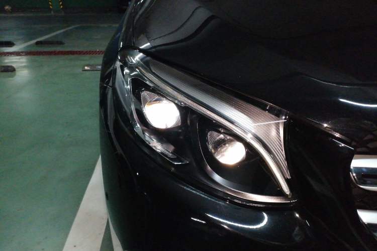 Used Mercedes-Benz GLC 2018 Refreshed GLC 300 4MATIC Dynamic Edition Right Front Headlight
