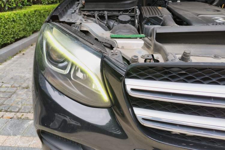Used Mercedes-Benz GLC 2018 GLC 260 4MATIC Luxury Model Right Front Headlight