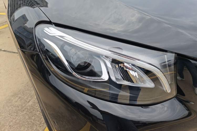 Used Mercedes-Benz GLC 2018 GLC 260 4MATIC Luxury Model Right Front Headlight