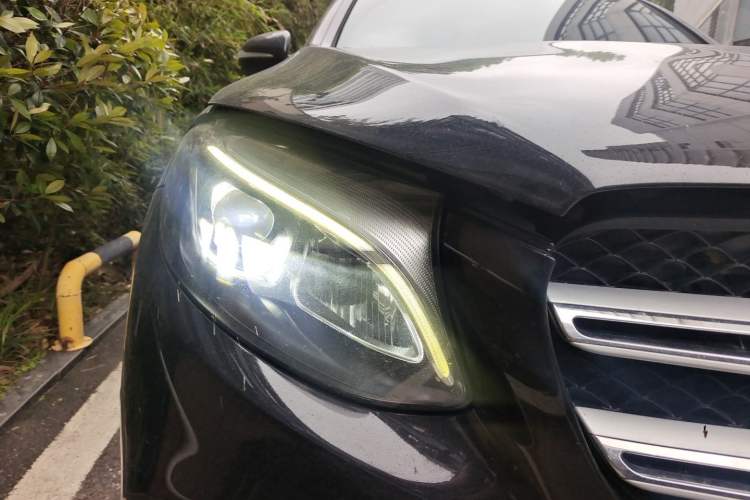 Used Mercedes-Benz GLC 2018 Facelift GLC 260 4MATIC Luxury Edition Right Front Headlight