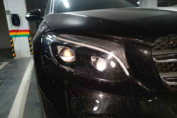 Used Mercedes-Benz GLC 2018 Refreshed GLC 300 4MATIC Dynamic Edition Right Front Headlight