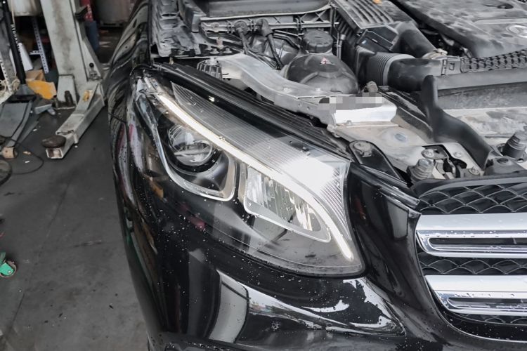 Used Mercedes-Benz GLC 2018 GLC 260 4MATIC Luxury Model Right Front Headlight