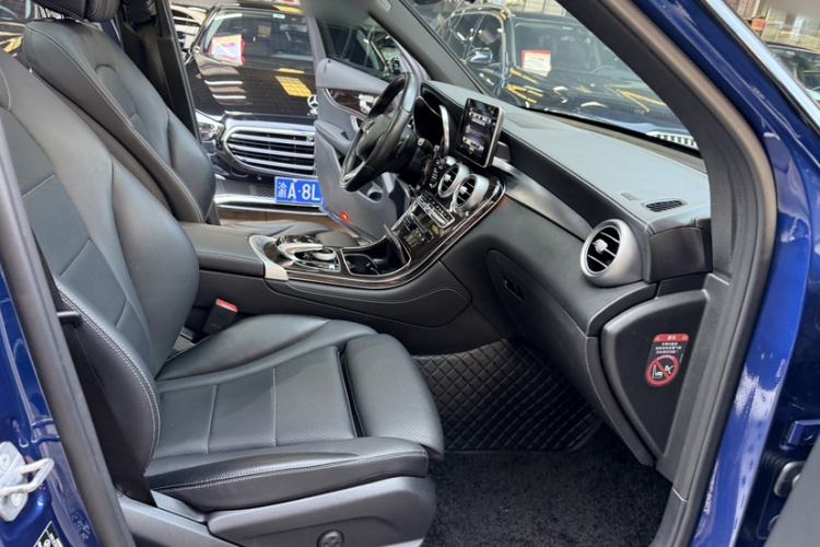 Used Mercedes-Benz GLC 2018 GLC 260 4MATIC Dynamic Edition Right Front Seat