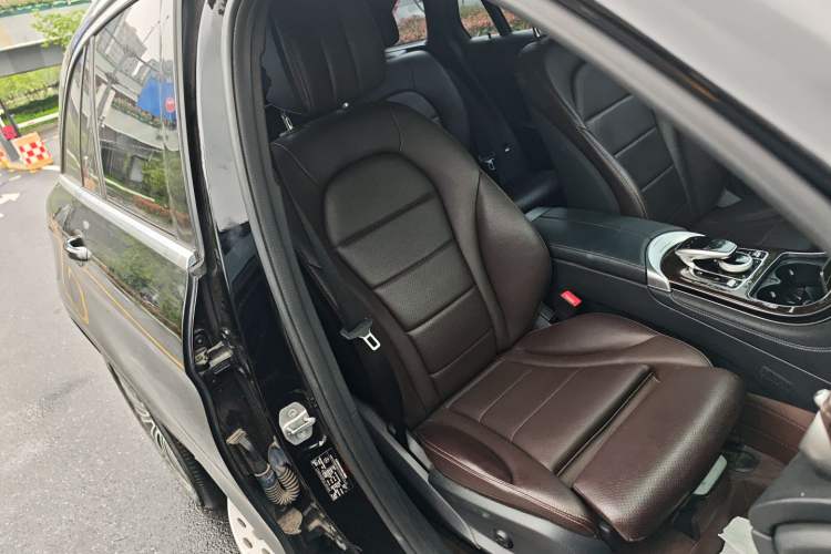 Used Mercedes-Benz GLC 2018 Facelifted GLC 260 4MATIC Dynamic Edition Right Front Seat