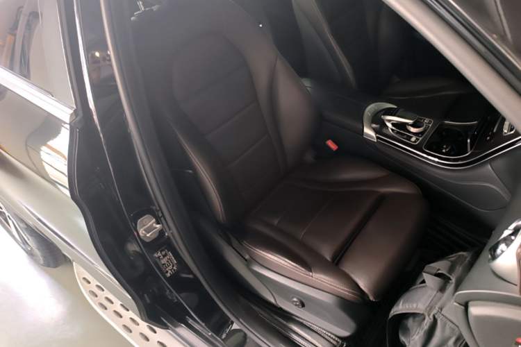 Used Mercedes-Benz GLC 2018 GLC 260 4MATIC Luxury Model Right Front Seat