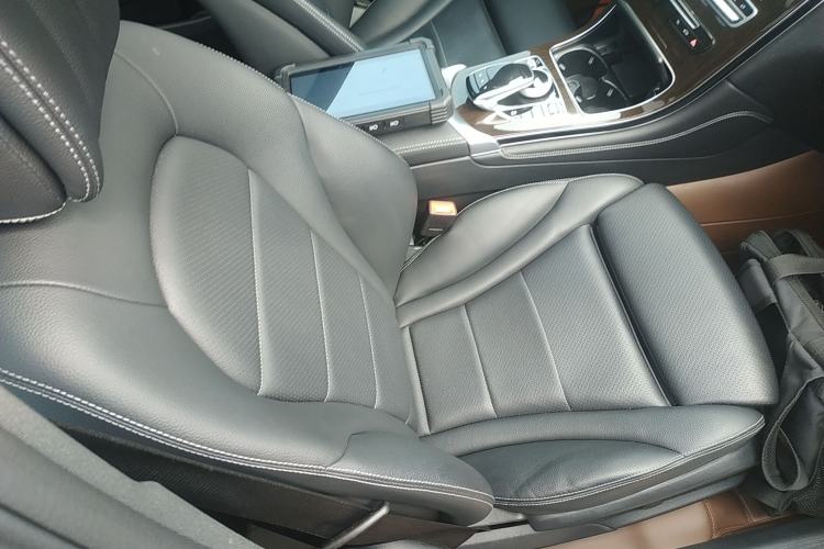 Used Mercedes-Benz GLC 2018 Facelift GLC 260 4MATIC Luxury Edition Right Front Seat