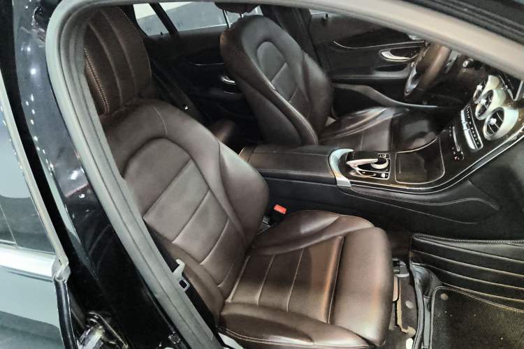 Used Mercedes-Benz GLC 2018 GLC 260 4MATIC Dynamic Edition Right Front Seat
