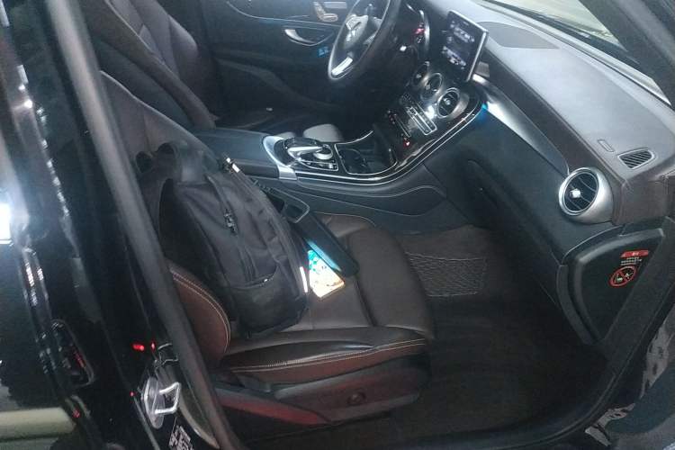 Used Mercedes-Benz GLC 2018 GLC 260 4MATIC Luxury Model Right Front Seat