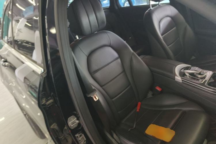 Used Mercedes-Benz GLC 2018 Facelifted GLC 260 4MATIC Dynamic Edition Right Front Seat