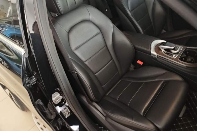Used Mercedes-Benz GLC 2018 Refreshed GLC 300 4MATIC Dynamic Edition Right Front Seat