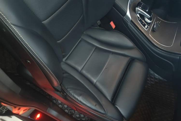 Used Mercedes-Benz GLC 2018 Refreshed GLC 300 4MATIC Dynamic Edition Right Front Seat