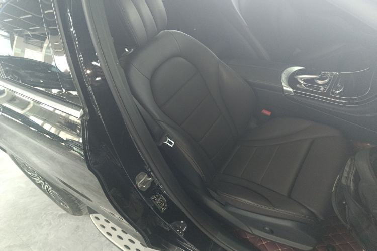 Used Mercedes-Benz GLC 2018 Facelifted GLC 260 4MATIC Dynamic Edition Right Front Seat