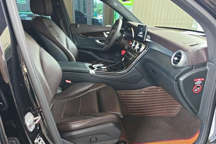 Used Mercedes-Benz GLC 2018 Facelifted GLC 260 4MATIC Dynamic Edition Right Front Seat