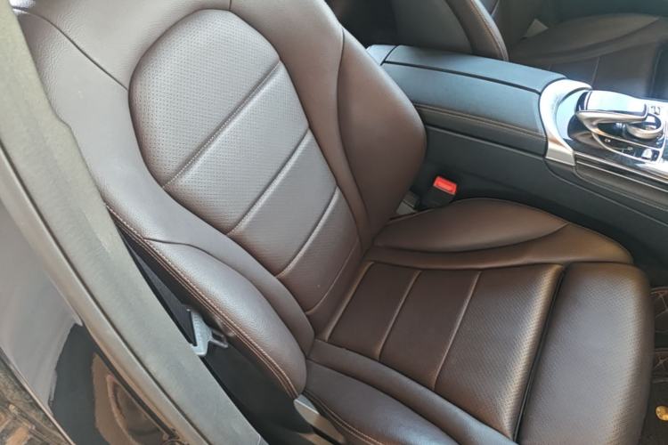 Used Mercedes-Benz GLC 2018 Facelift GLC 260 4MATIC Luxury Edition Right Front Seat