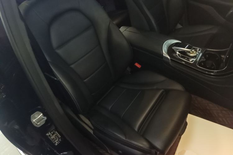 Used Mercedes-Benz GLC 2018 Facelift GLC 260 4MATIC Luxury Edition Right Front Seat