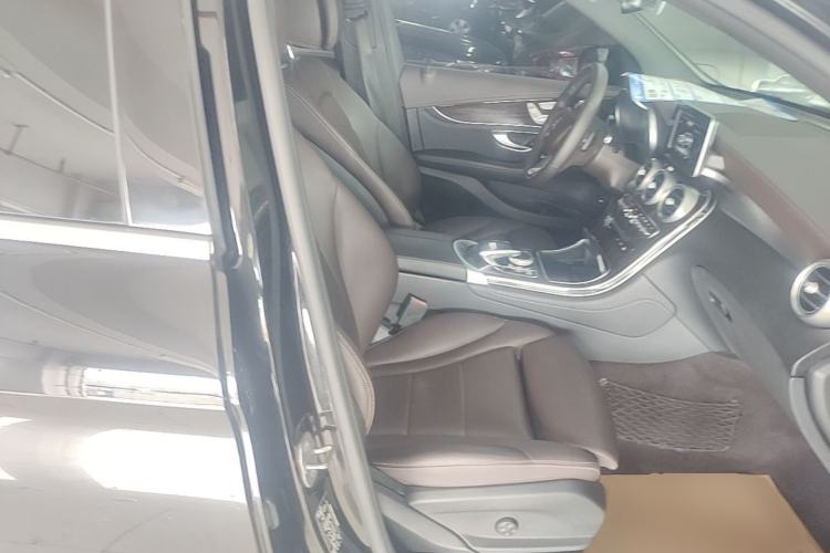 Used Mercedes-Benz GLC 2018 Facelift GLC 260 4MATIC Luxury Edition Right Front Seat