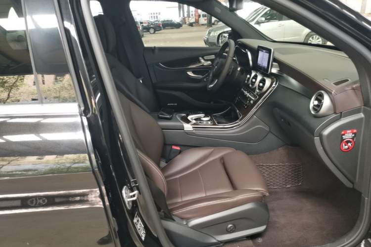 Used Mercedes-Benz GLC 2018 Facelifted GLC 260 4MATIC Dynamic Edition Right Front Seat