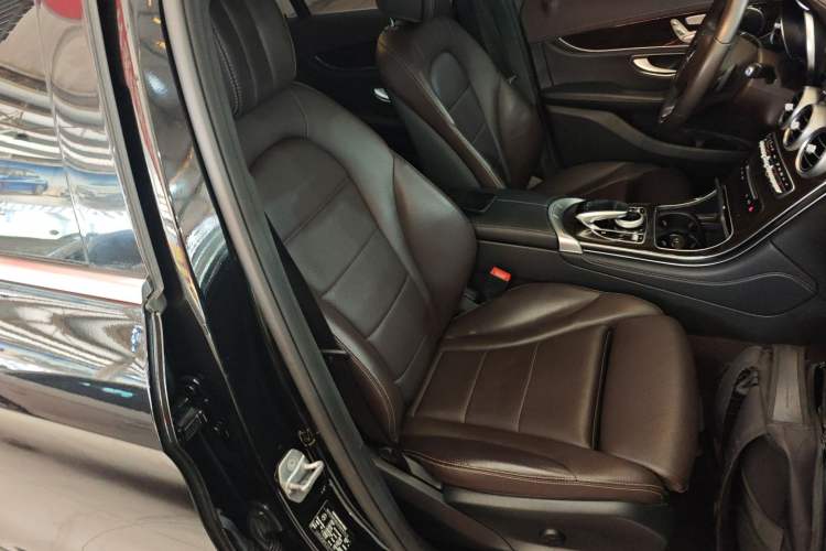 Used Mercedes-Benz GLC 2018 GLC 260 4MATIC Dynamic Edition Right Front Seat
