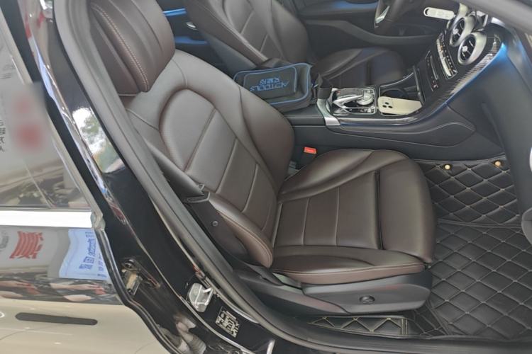 Used Mercedes-Benz GLC 2018 Facelift GLC 260 4MATIC Luxury Edition Right Front Seat