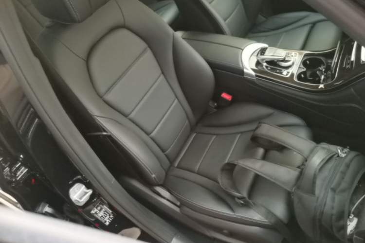 Used Mercedes-Benz GLC 2018 Facelift GLC 260 4MATIC Luxury Edition Right Front Seat