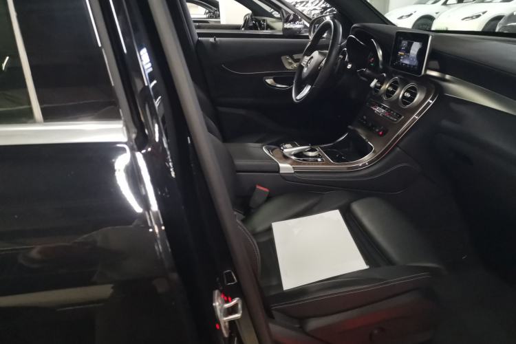 Used Mercedes-Benz GLC 2018 Refreshed GLC 300 4MATIC Dynamic Edition Right Front Seat
