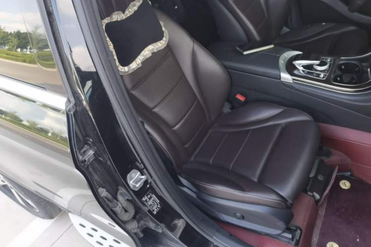 Used Mercedes-Benz GLC 2018 Facelift GLC 260 4MATIC Luxury Edition Right Front Seat