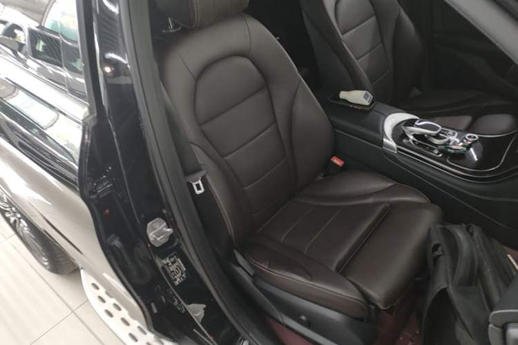 Used Mercedes-Benz GLC 2018 GLC 260 4MATIC Dynamic Edition Right Front Seat