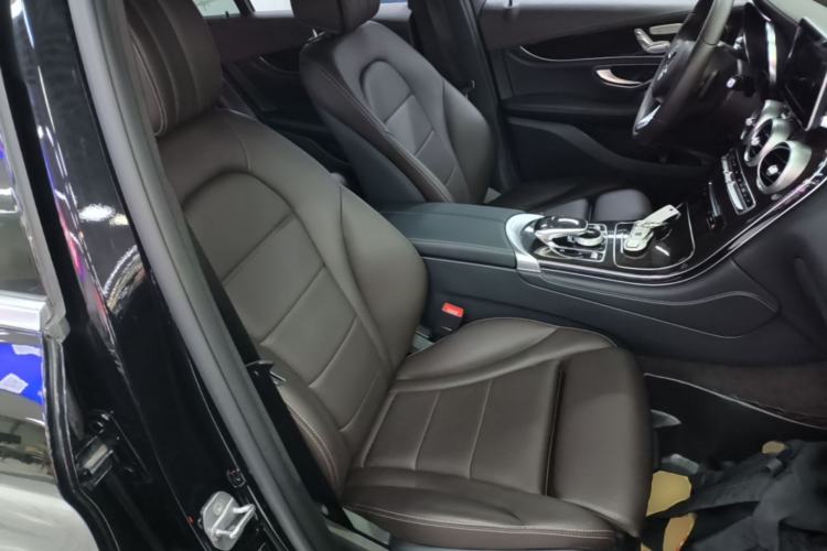 Used Mercedes-Benz GLC 2018 Facelift GLC 260 4MATIC Luxury Edition Right Front Seat