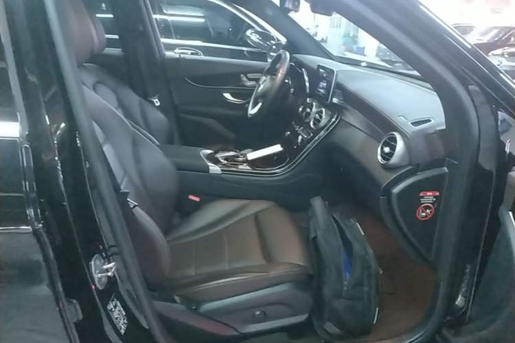 Used Mercedes-Benz GLC 2018 GLC 260 4MATIC Luxury Model Right Front Seat