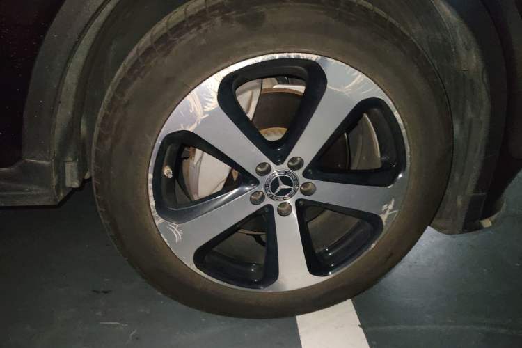 Used Mercedes-Benz GLC 2018 GLC 260 4MATIC Luxury Model Right Front Wheel Hub
